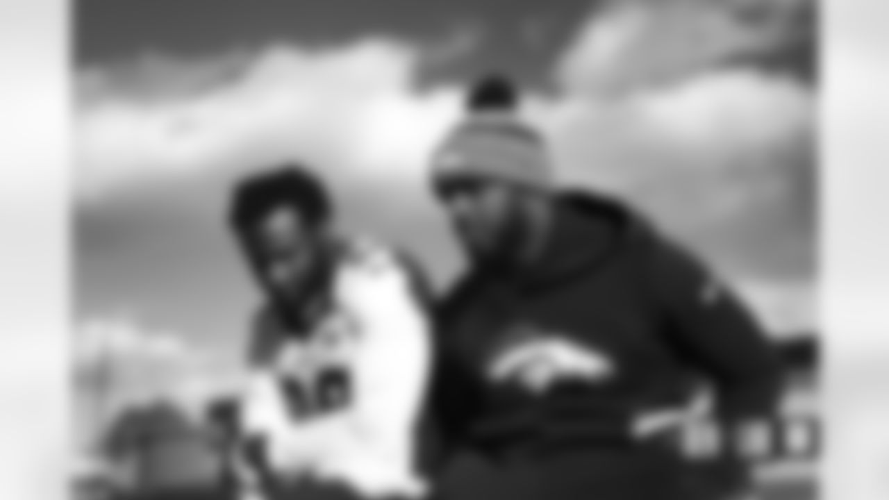 Latavius Murray and Kareem Jackson during practice on Wednesday, December 21, 2022 at UCHealth Training Center in Englewood, Colorado.
Photo by Gabriel Christus/Denver Broncos