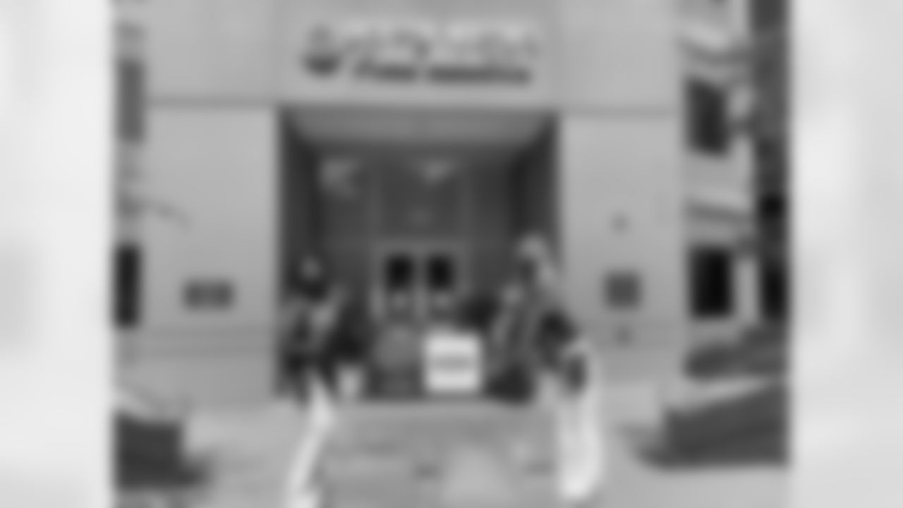 Denver Broncos Cheerleaders and Miles the Mascot deliver more than 2,700 gourmet boxed lunches, prepared by Epicurean Catering, to frontline and essential workers (healthcare professionals, first responders, teachers, grocery store employees and nonprofits) the week of Aug. 31, 2020.
