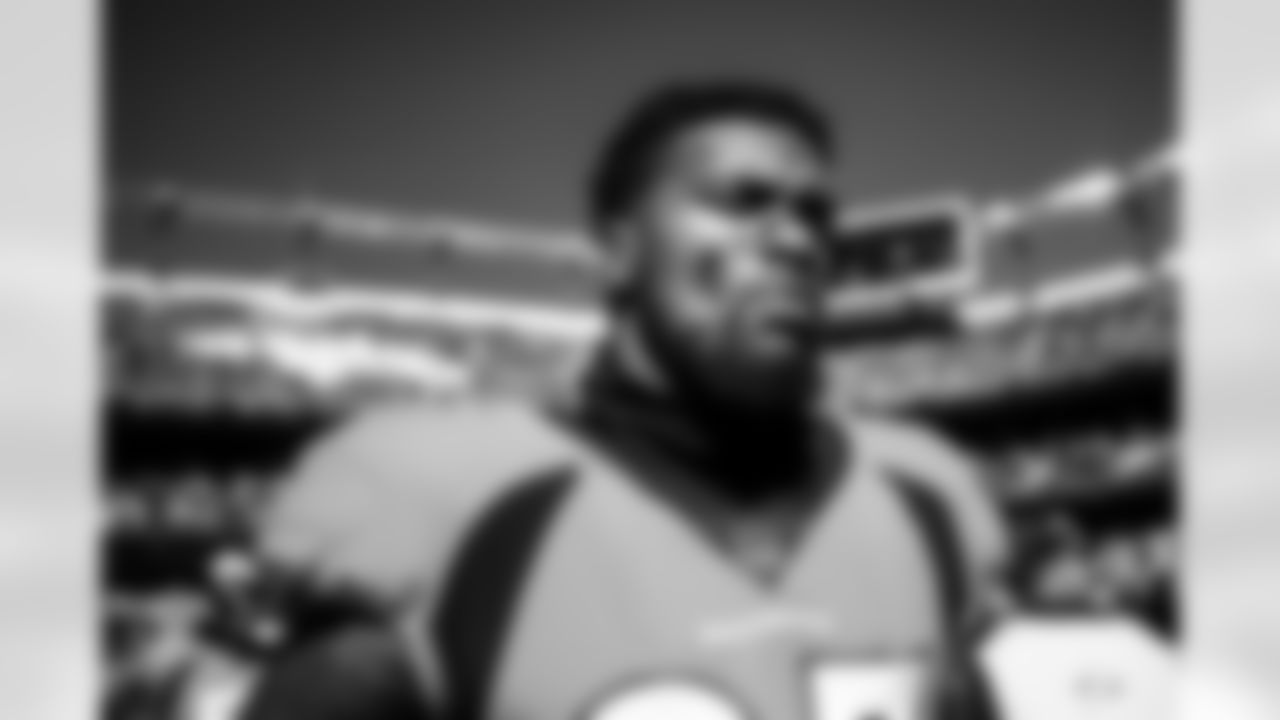 Dre'Mont Jones during pregame warmups before the game against the Baltimore Ravens on October 3, 2021 at Empower Field at Mile High in Denver, Colorado. (Photo by Ben Swanson)
