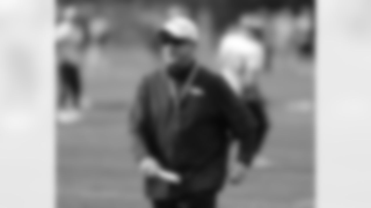 Fox watches the tight ends go through a drill.