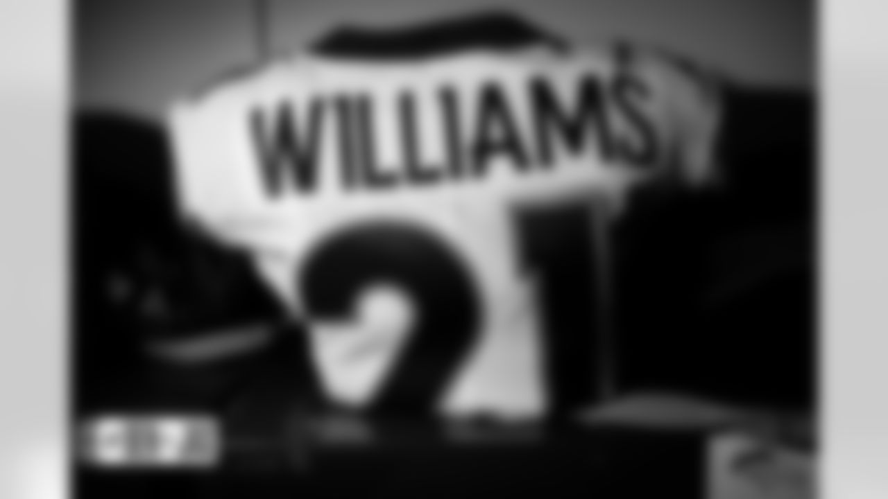 K'Waun Williams in the locker room before the Broncos' Week 8 game against the Jacksonville Jaguars at Wembley Stadium in London, England in the United Kingdom on October 30, 2022. (Photo by Ben Swanson)
