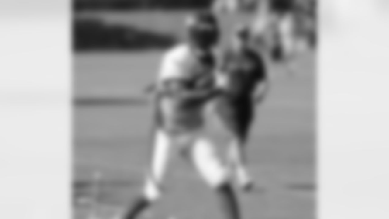 RB Willis McGahee carries the ball.