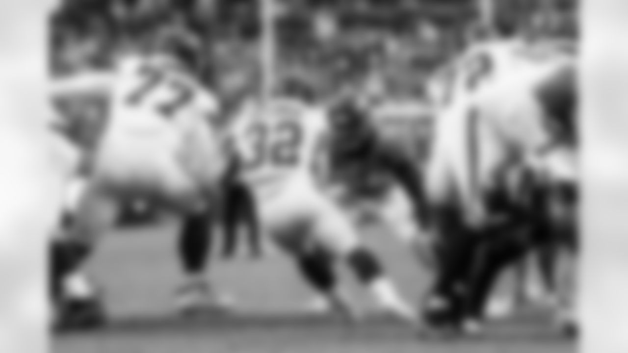 Baron Browning during the Broncos' Week 8 game against the Washington Football Team at Empower Field at Mile High in Denver, Colorado on October 31, 2021. (Photo by Gabriel Christus)