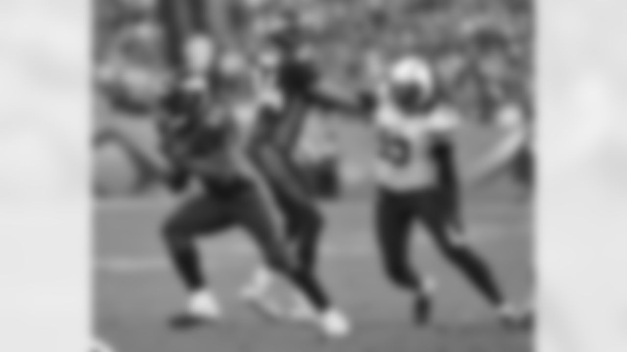 McGahee finds running room against San Diego.