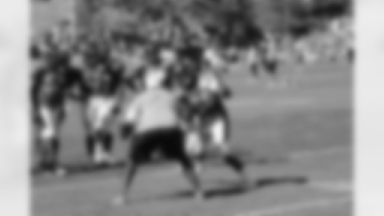 LB Von Miller works through a drill.