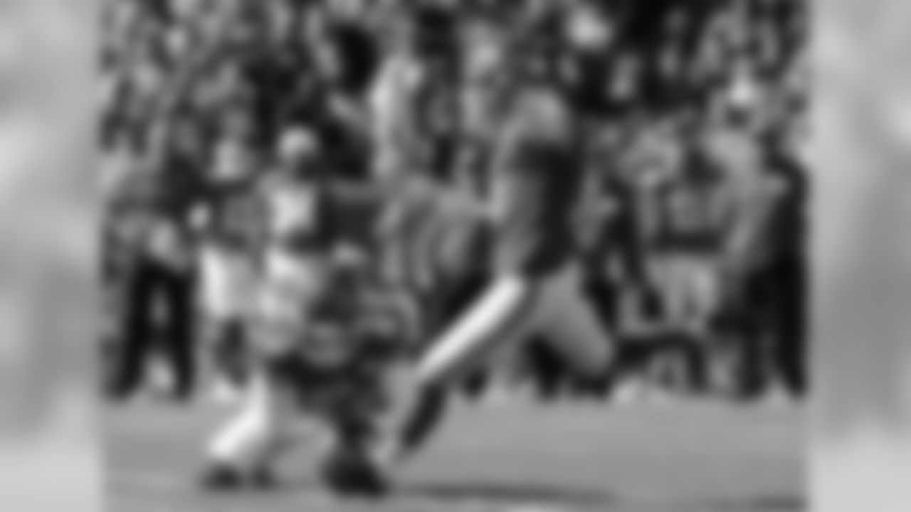The Chiefs entered Sunday's game on a five-game skid with hopes of ending it. Kicker Cairos Santos hit three first-half field goals to give Kansas City a 9-3 lead at halftime.