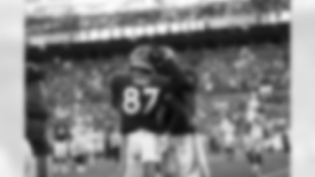 Noah Fant during the Broncos' Week 6 game against the Las Vegas Raiders at Empower Field at Mile High in Denver, Colorado on October 17, 2021. (Photo by Gabriel Christus)