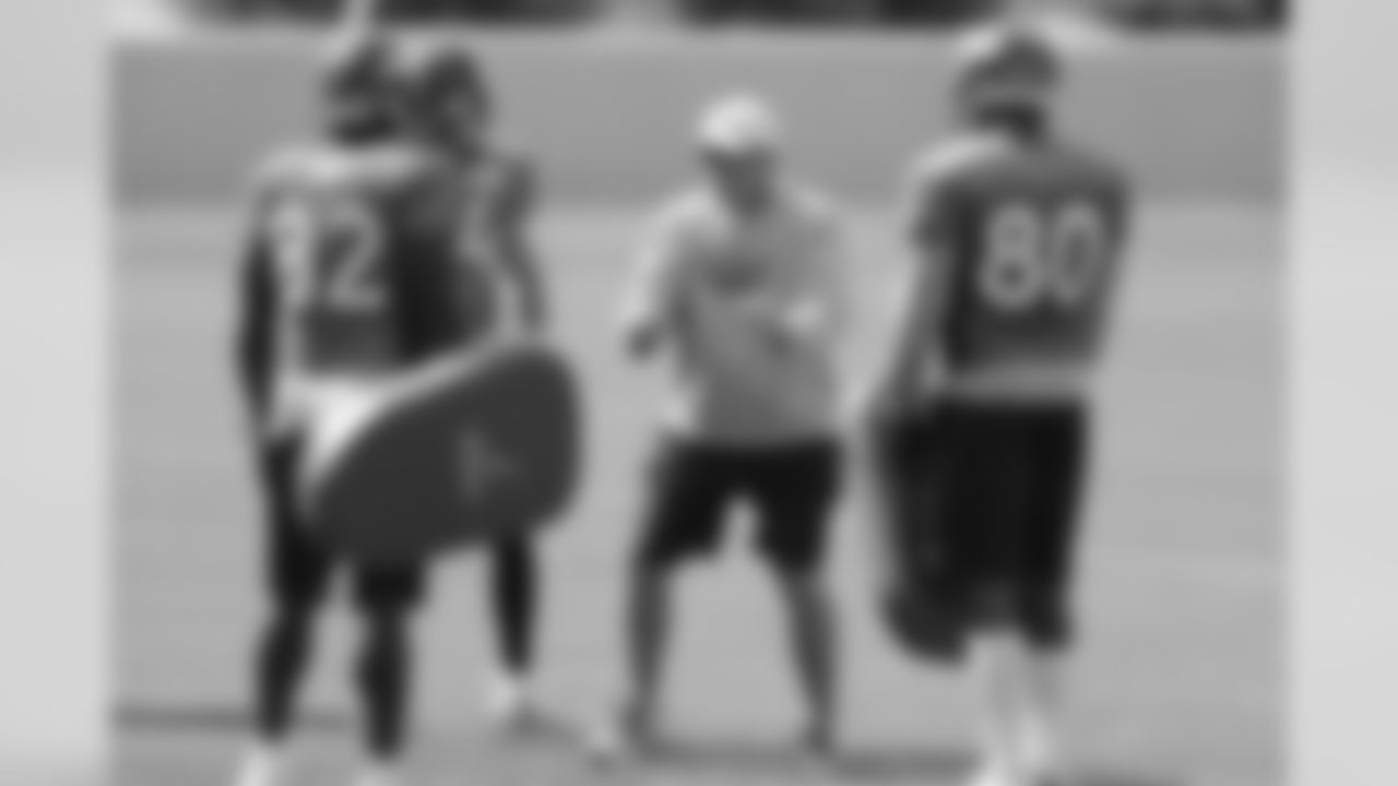 TE Coach Clancy Barone instructs the tight ends.