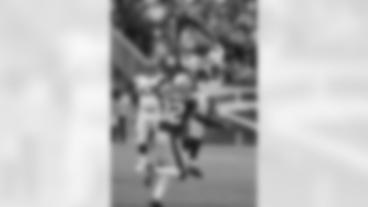 WR Demaryius Thomas makes a leaping grab during the first half against the New England Patriots.