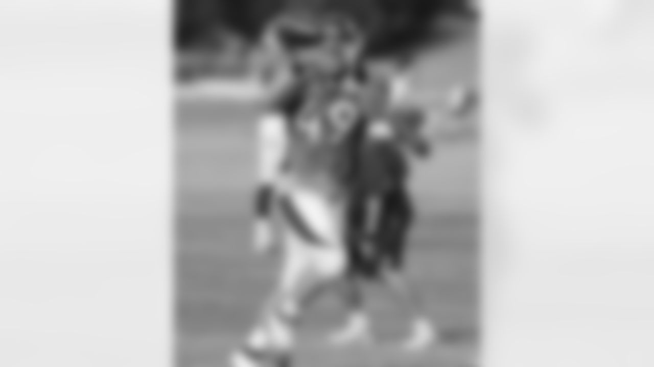 FB Chris Gronkowski gets ready to make a catch.