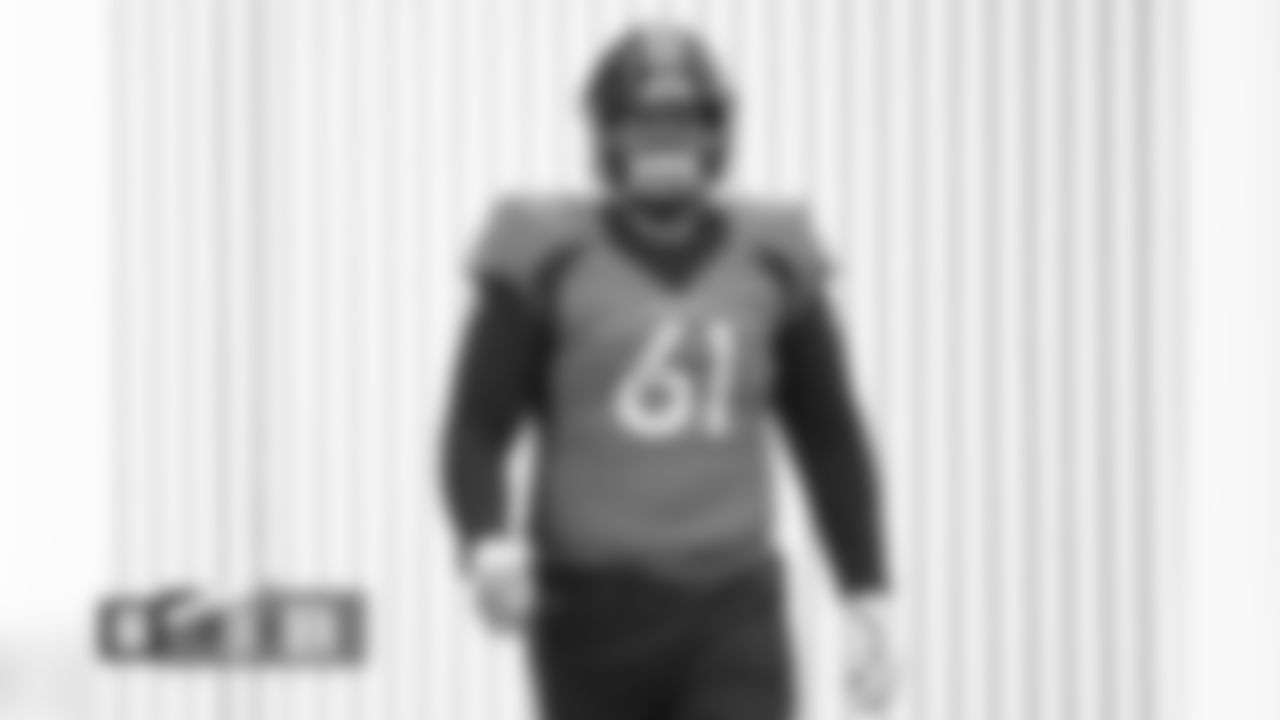 Graham Glasgow during practice on Thursday, November 17, 2022 at UCHealth Training Center in Englewood, Colorado.
Photo by Gabriel Christus/Denver Broncos