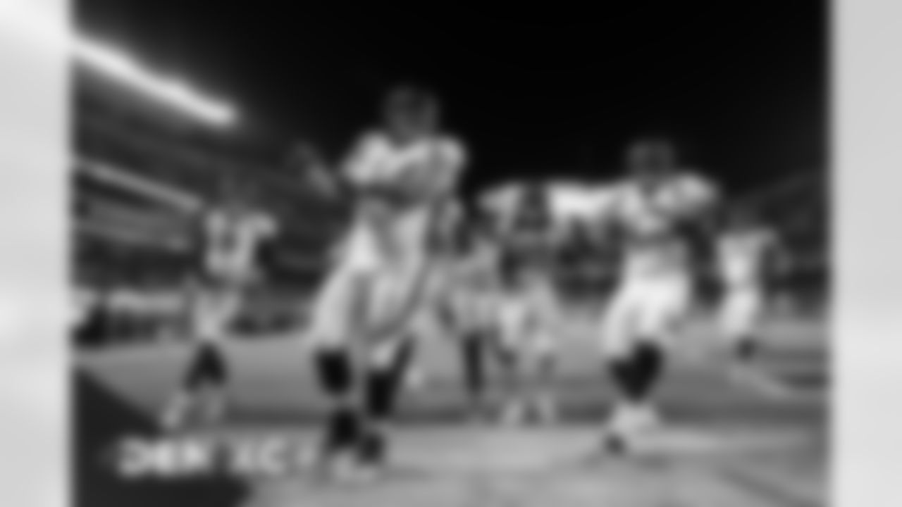 Game action during the first of the Broncos' Week 13 game against the Kansas City Chiefs at Arrowhead Stadium in Kansas City, Missouri. (Photo by Gabriel Christus)