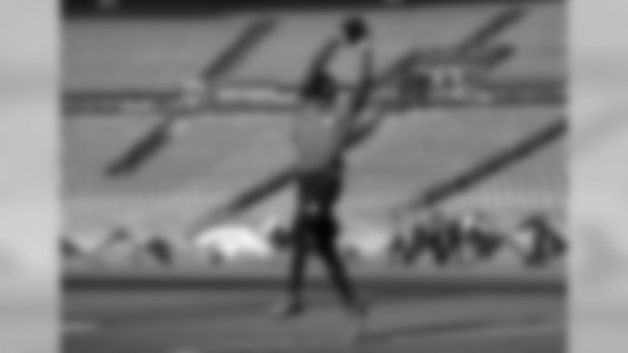 Denver Broncos wide receiver Emmanuel Sanders (10)