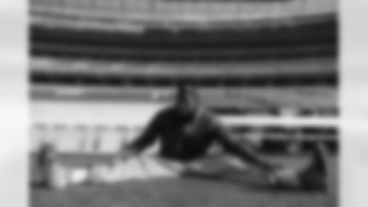TE Virgil Green stretches his legs before Sunday's contest, coming off career highs in receptions and yards against New Orleans.
