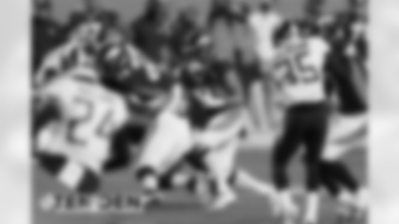 Phillip Lindsay in action during the Broncos' Week 1 game against the Tennessee Titans at Empower Field at Mile High in Denver, Colorado, on September 14, 2020. (Photo by Gabriel Christus)