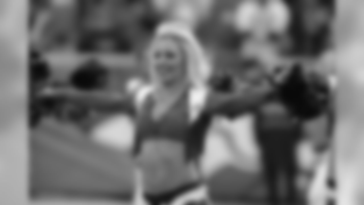 DBC, Cheerleaders Hayley