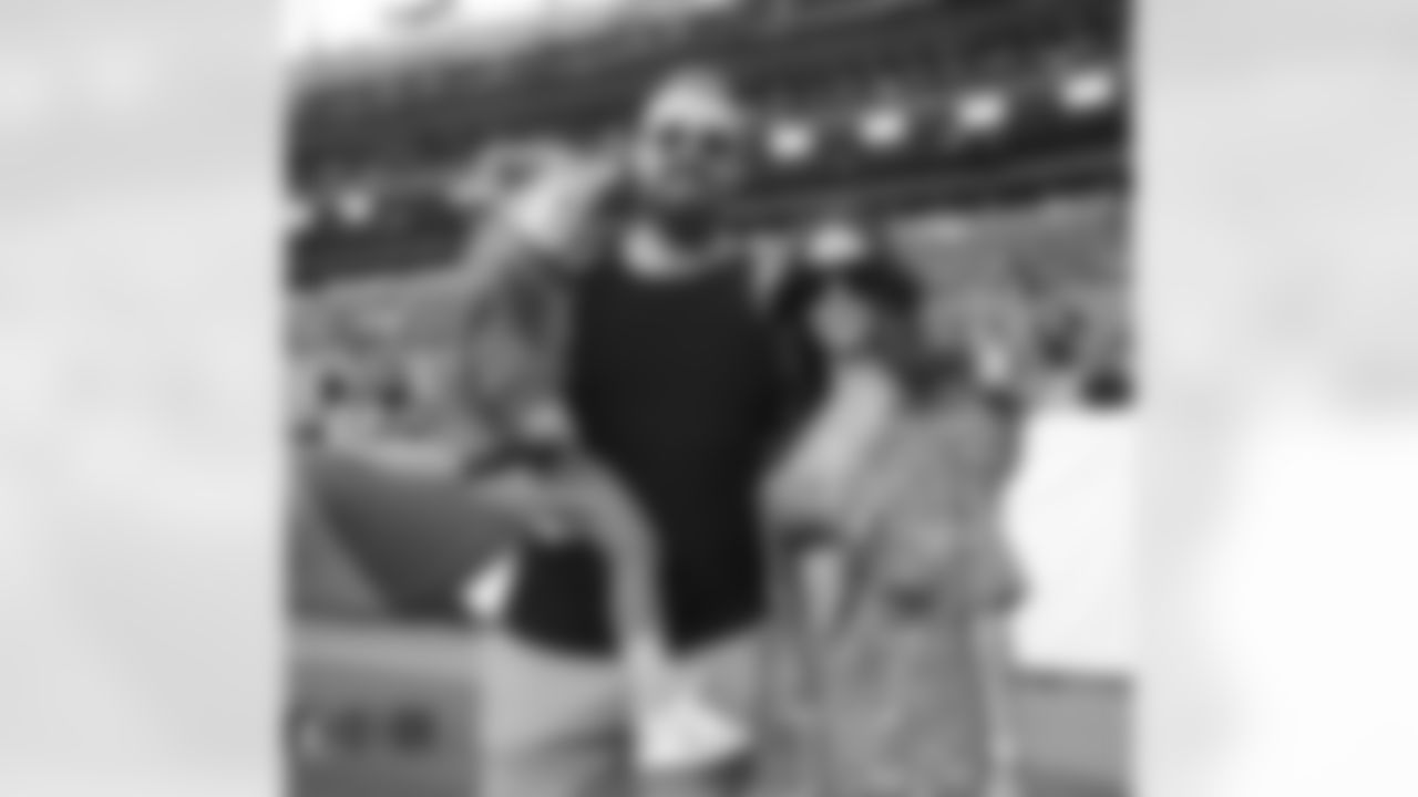 Derek Wolfe before the Broncos' Week 3 game against the San Francisco 49ers at Empower Field at Mile High in Denver, Colorado on September 25, 2022. (Photo by Ben Swanson)