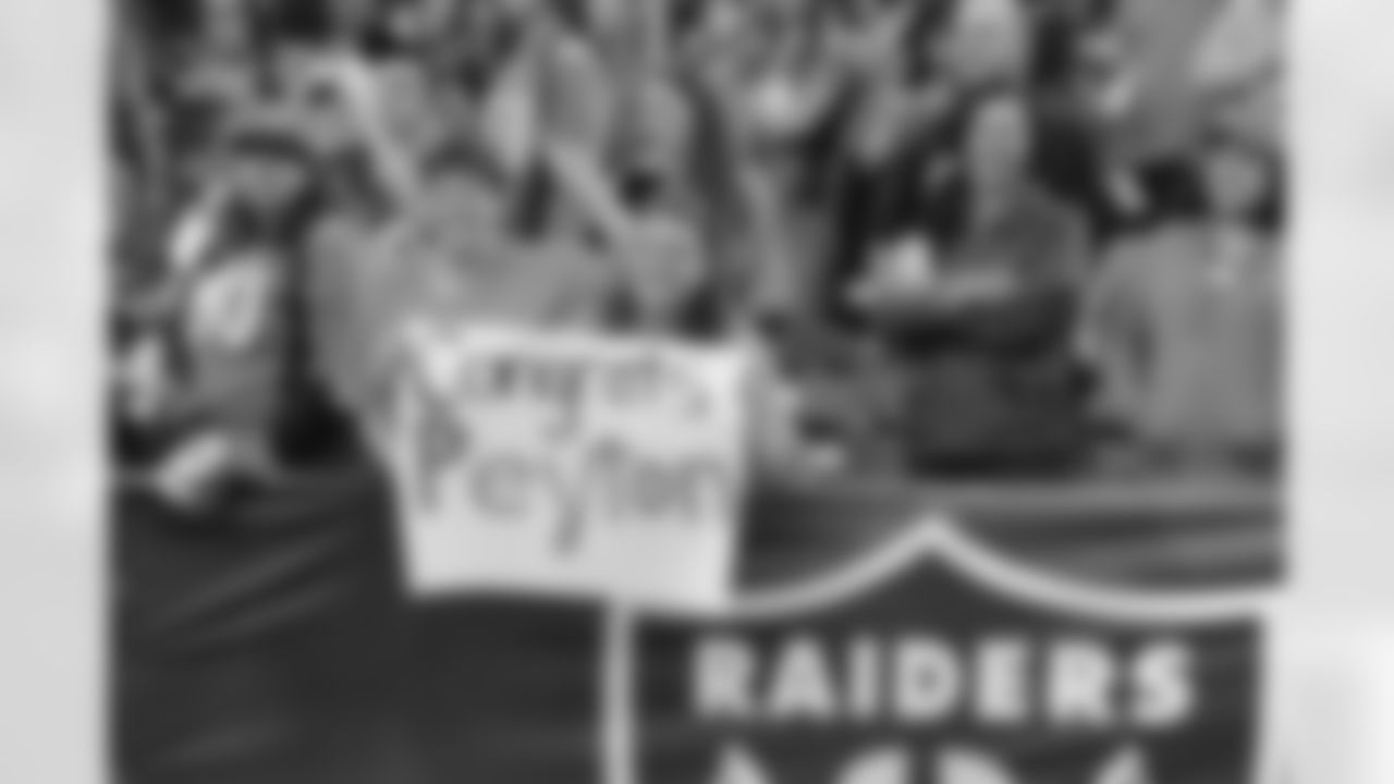 Broncos Fans Salute Manning