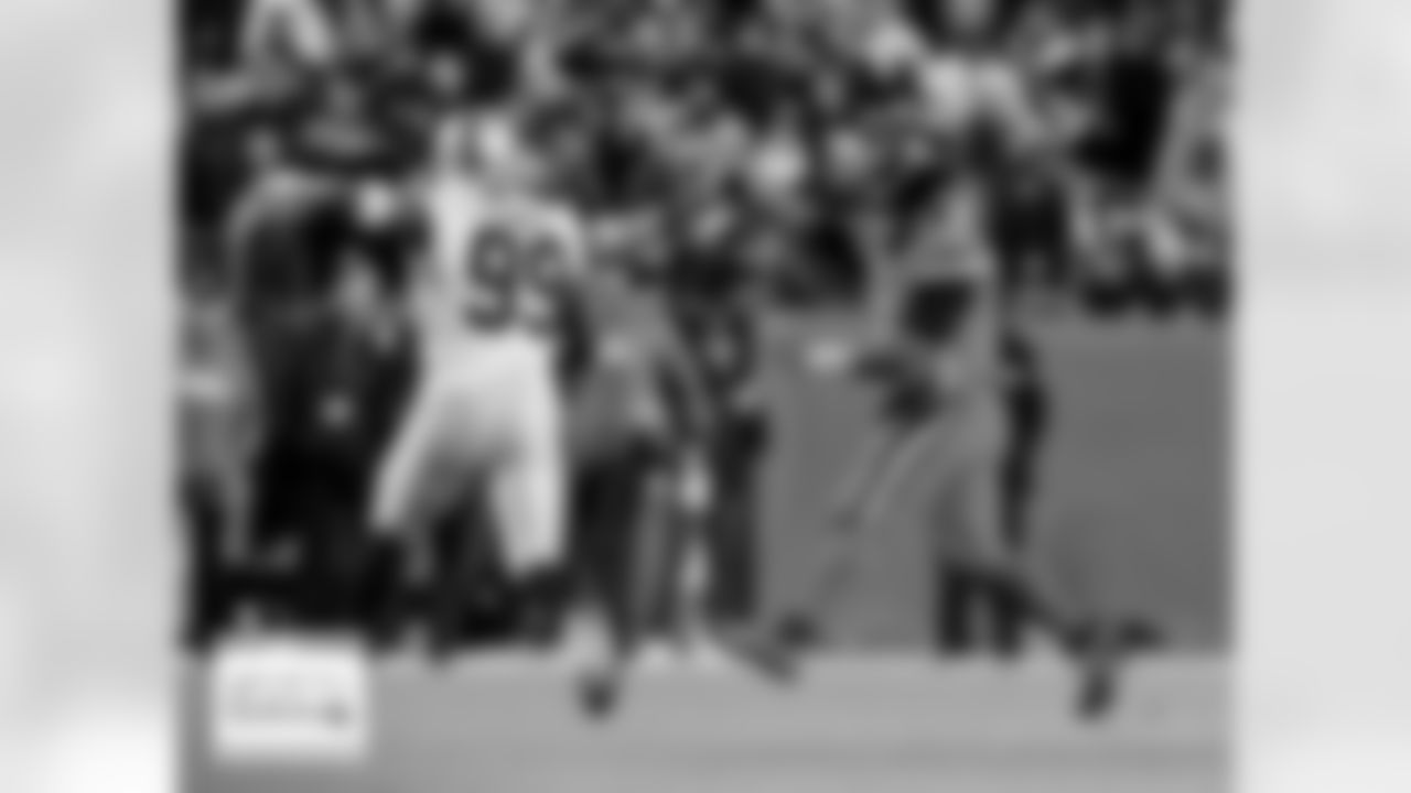 Russell Wilson in action during the NFL game against the Las Vegas Raiders in Denver, Sunday, Nov. 20, 2022.
(Photo: Eric Lars Bakke)