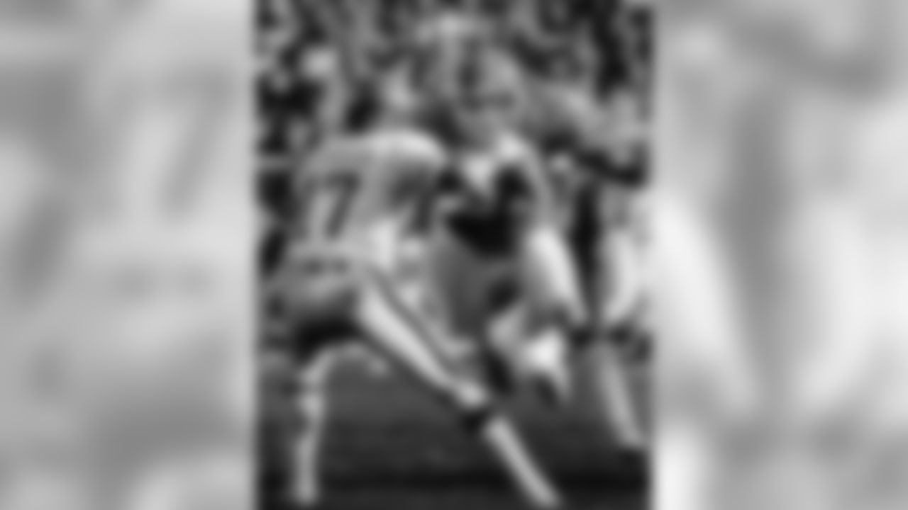 Tom Jackson
Drafted: 1973 NFL Draft - fourth round, 88th overall. Ring of Fame induction: 1992. All-Pros: 1977. Pro Bowls: 1977-79. Years with Broncos: 1973-86. Broncos career stats: 191 games, 44.0 sacks, 20 interceptions, three interceptions returned for touchdowns.