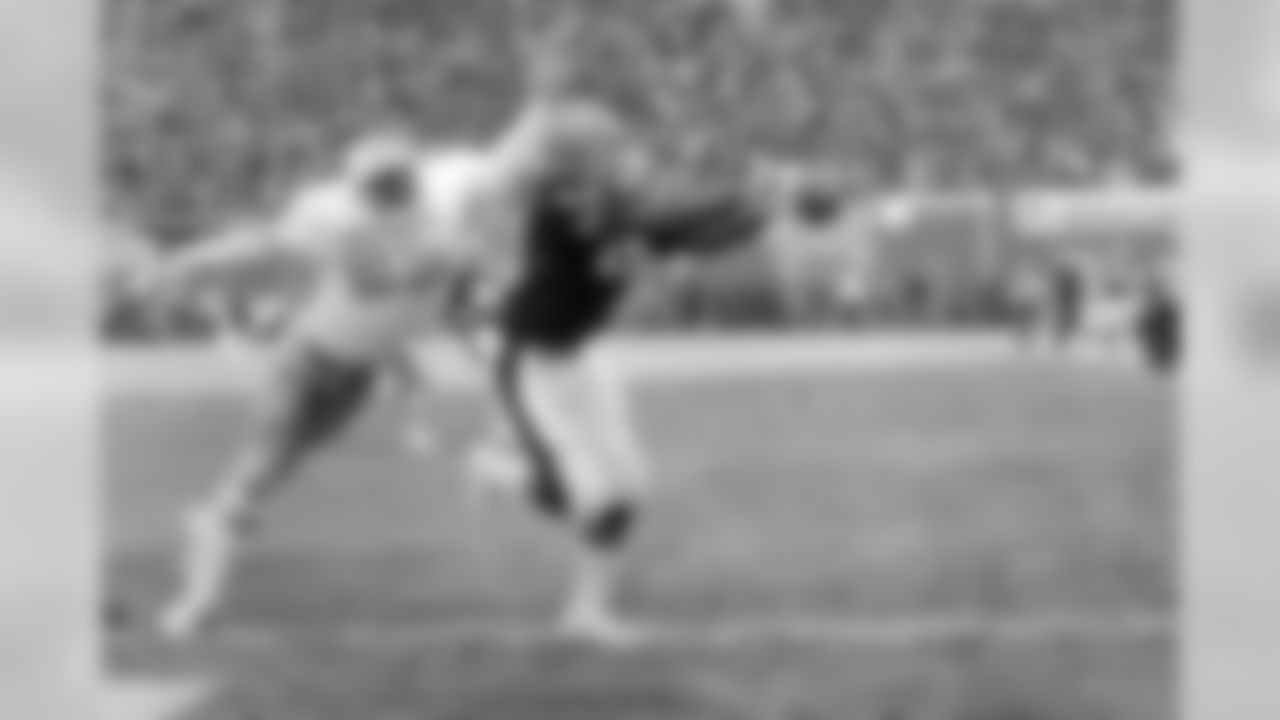 Three Super Bowl appearances (XXI, XXII, XXIV)
Career stats (all with Denver): 135 games, 126 starts, 193 receptions for 2,136 yards and 13 touchdowns (via pro-football-reference.com)
