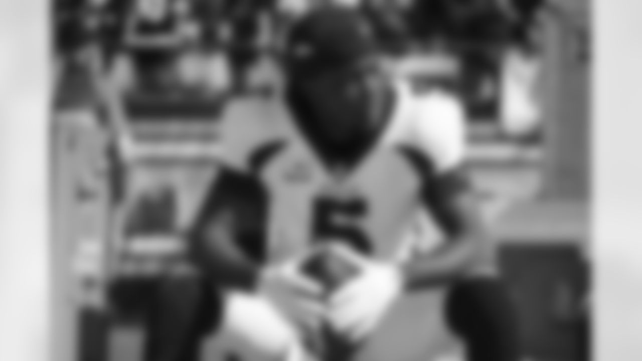 Teddy Bridgewater takes a moment to himself before the game against the Pittsburgh Steelers on Sunday, October 10, 2021 at Heinz Field in Pittsburgh, Pennsylvania.
Photo by Gabriel Christus