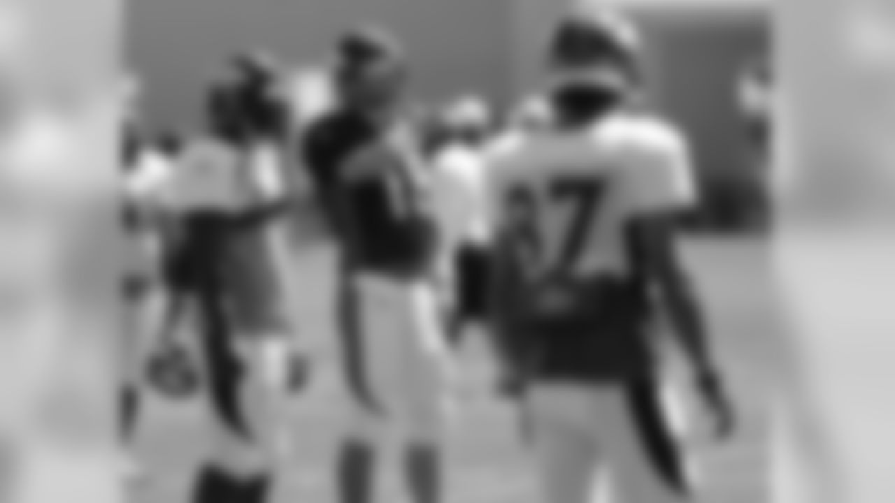 QB Peyton Manning sets up his offense.