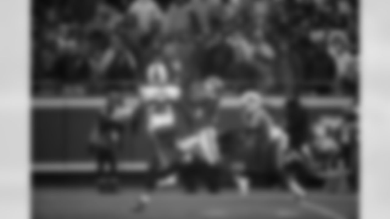 Ultimately we saw an explosive Kansas City offense make the difference. QB Alex Smith threw for 255 yards and two touchdowns, including a 41-yard strike to WR Jeremy Maclin, who had 160 total receiving yards.