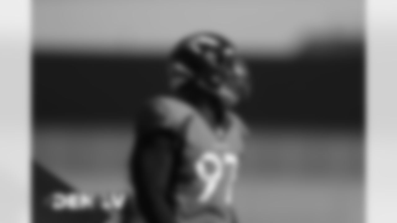 Jeremiah Attaochu during practice at UCHealth Training Center in Centennial, CO, November 12, 2020.
Photo by Gabriel Christus