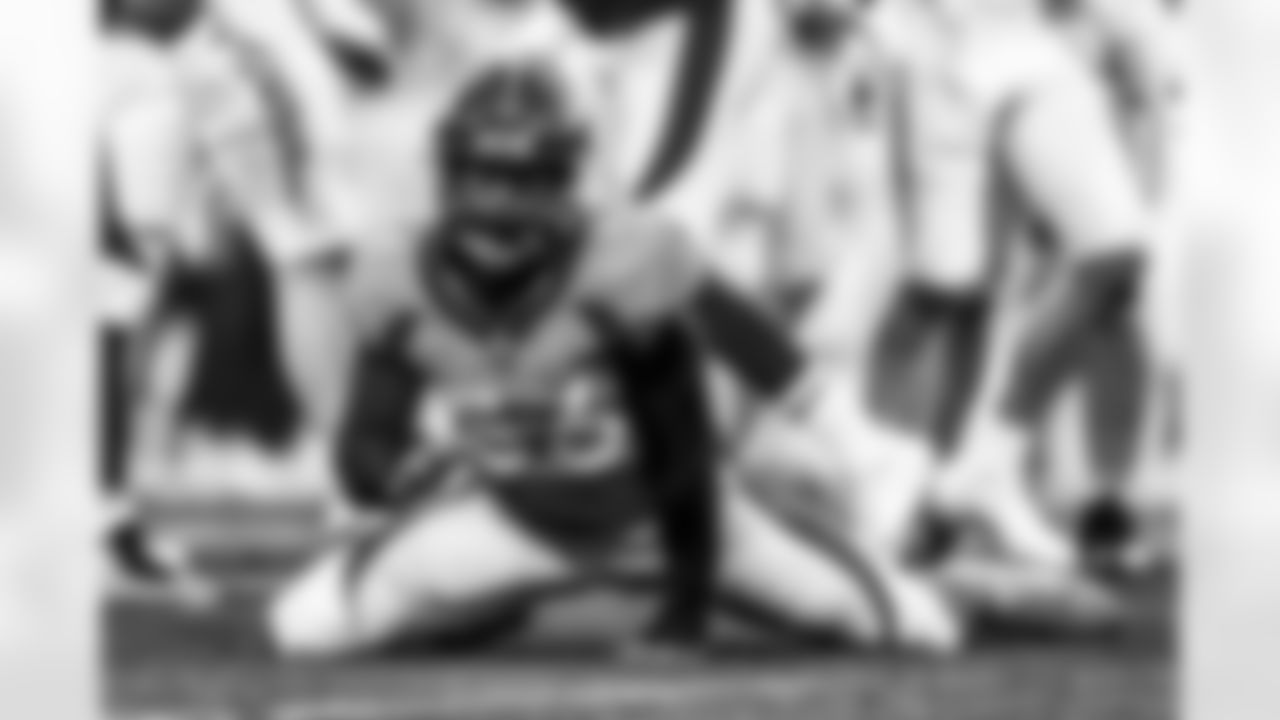 Baron Browning during the Broncos' Week 12 game against the Los Angeles Chargers at Empower Field at Mile High in Denver, Colorado on November 28, 2021. (Photo by Gabriel Christus)