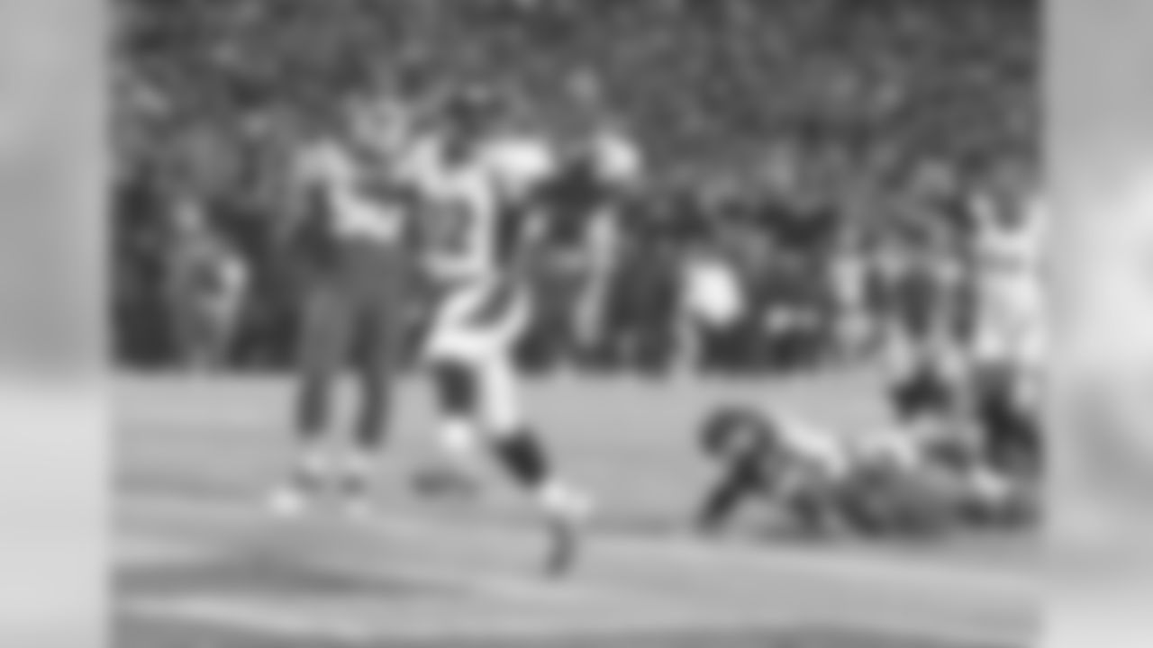 Anderson exploited single coverage and caught a pass up the middle before breaking tackles on his way to the end zone.