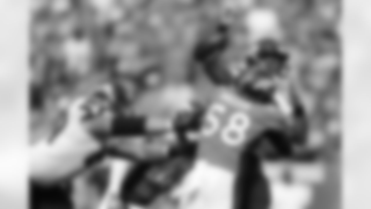 Von Miller had one of the best games of his career to open the 2018 season, recording three sacks, two forced fumbles, one fumble recovery, four quarterback hits, seven tackles and three tackles for loss as the Broncos won their seventh consecutive season opener.
Photo by Gabriel Christus