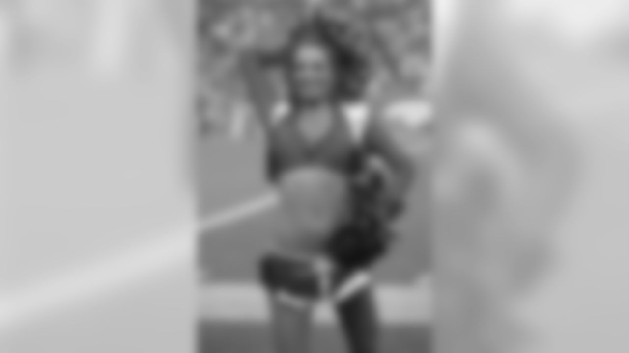 180819, CB, Denver Broncos, 2018 Erica L., DBC, Cheerleaders DBC, Cheerleaders Photo By: Paul Cloud