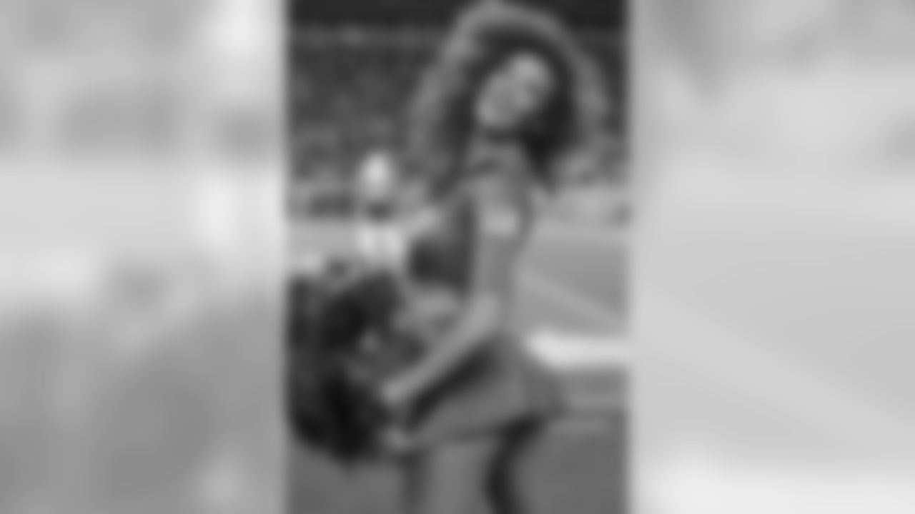 171112, Denver Broncos, New England Patriots, NEP, SNF DBC, Cheerleaders Breanna