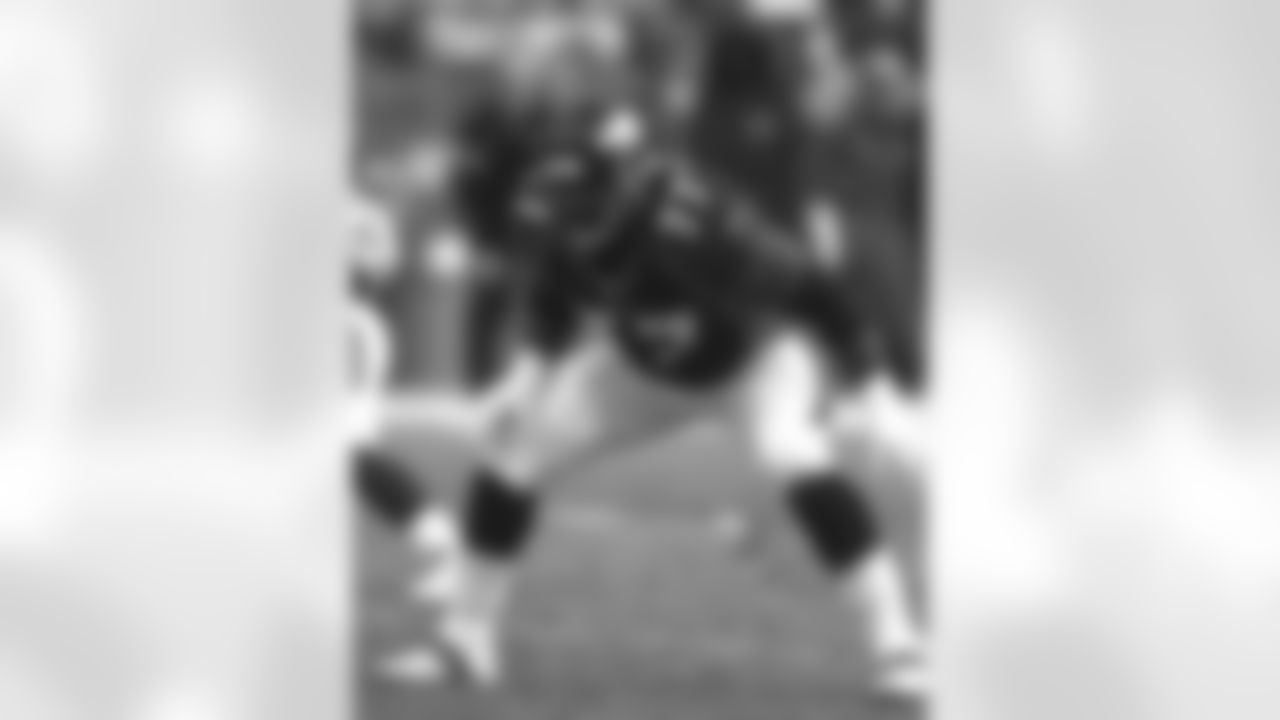 Tony Jones blocks along with the offensive line against the San Diego Chargers at Mile High Stadium in Denver, CO on November 19, 2000.