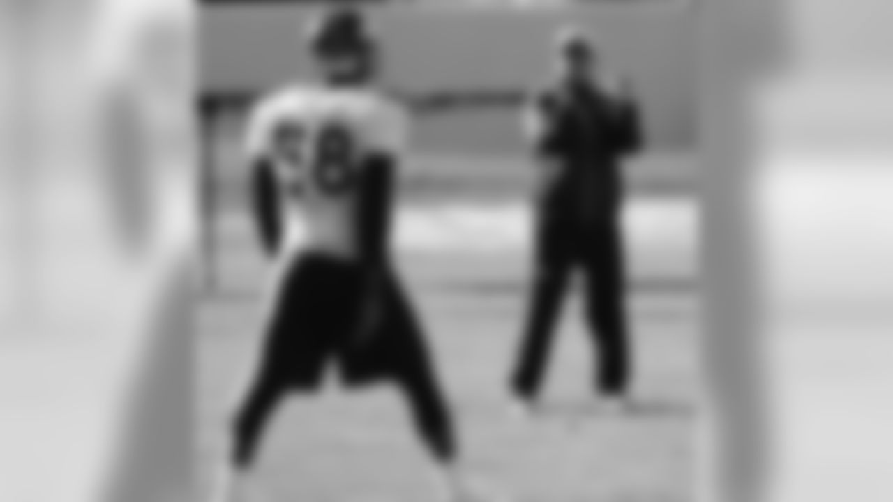 Fox instructs LB Von Miller.