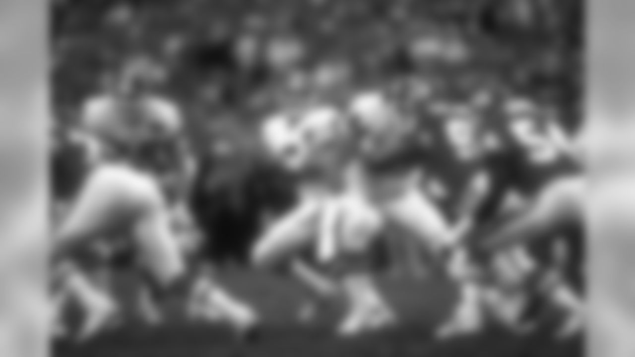 John Elway fades back to pass against the Kansas City Chiefs December 4, 1994.