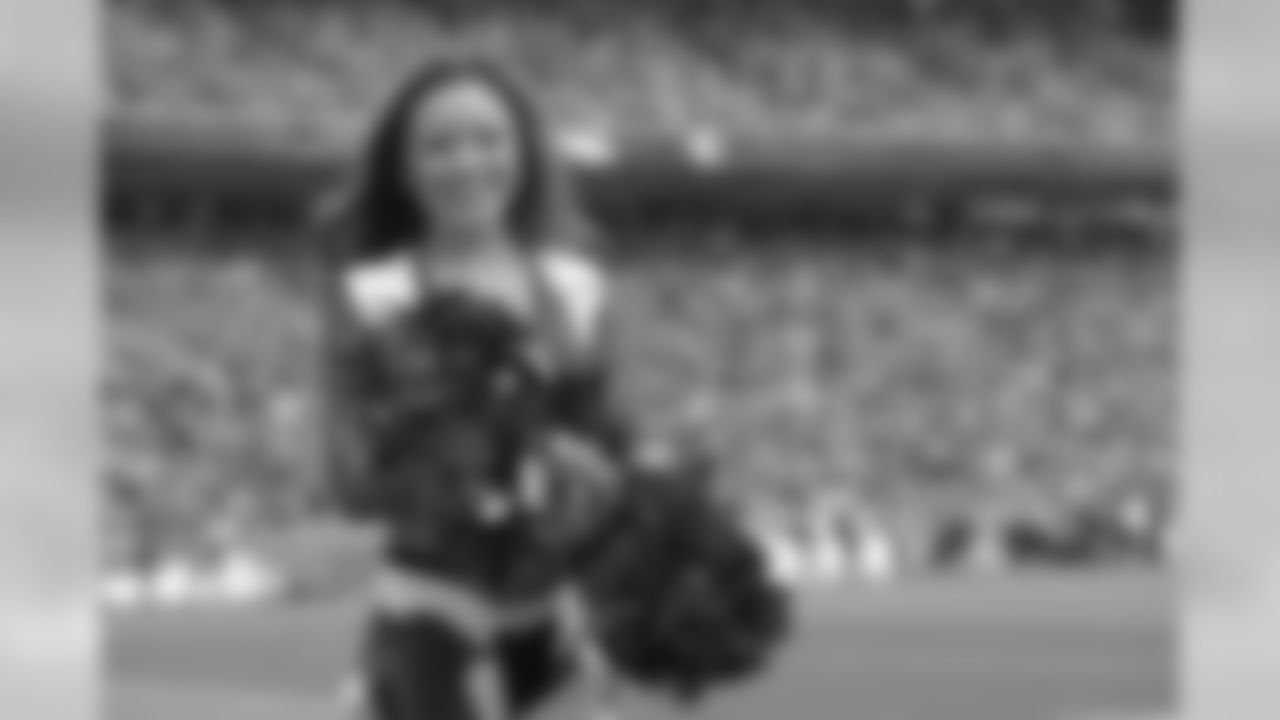 DBC, Cheerleaders Annie