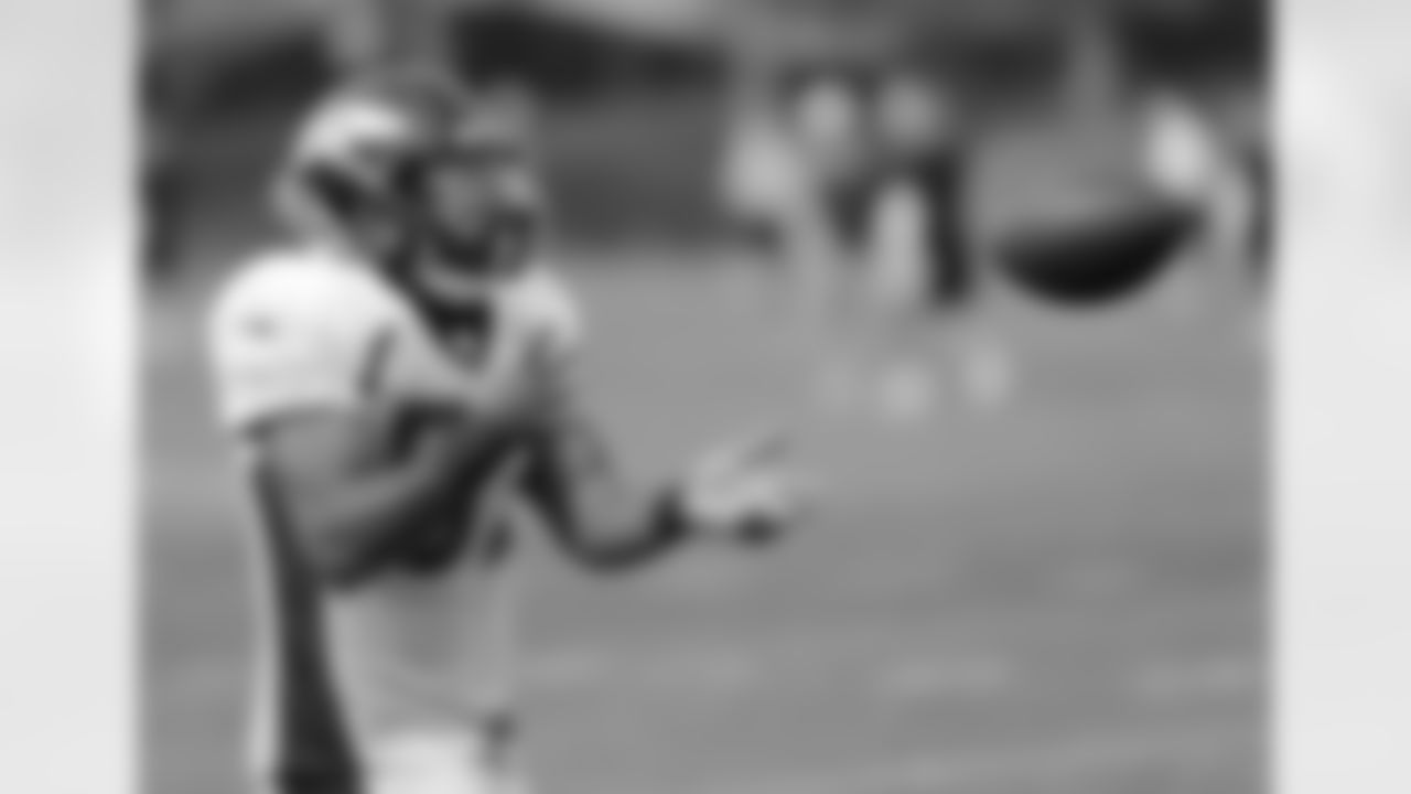 Woodyard looks in a pass.