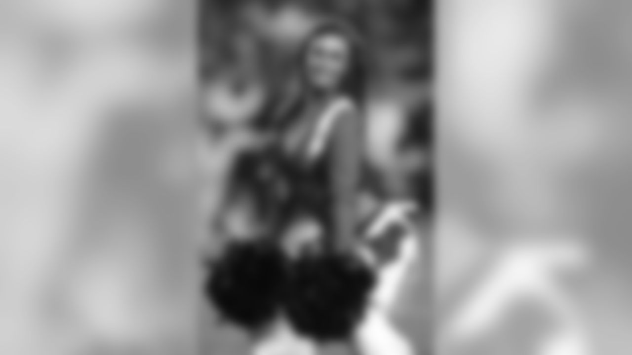 DBC, Cheerleaders Sara