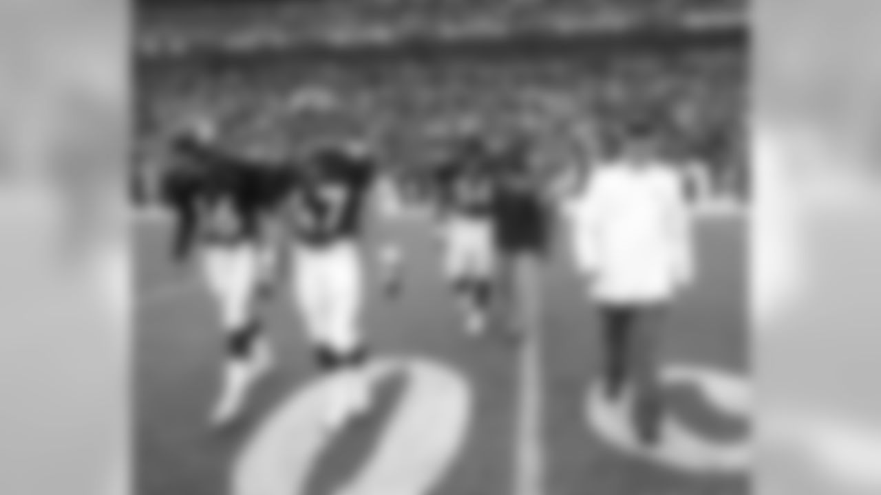 09 October 2005: The Denver Broncos defeat the Washington Redskins 21-19 at Invesco Field at Mile High. Jamie Schwaberow/Rich Clarkson and Associates