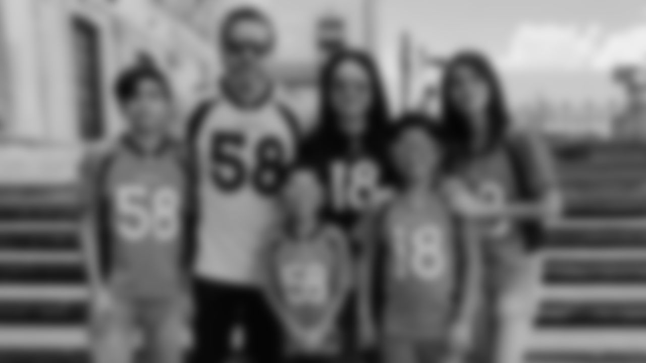 fanaticos_gallery_image1_1920x1080