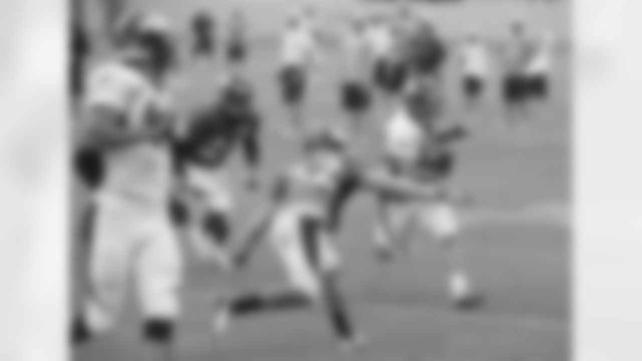 Welker runs after a catch.