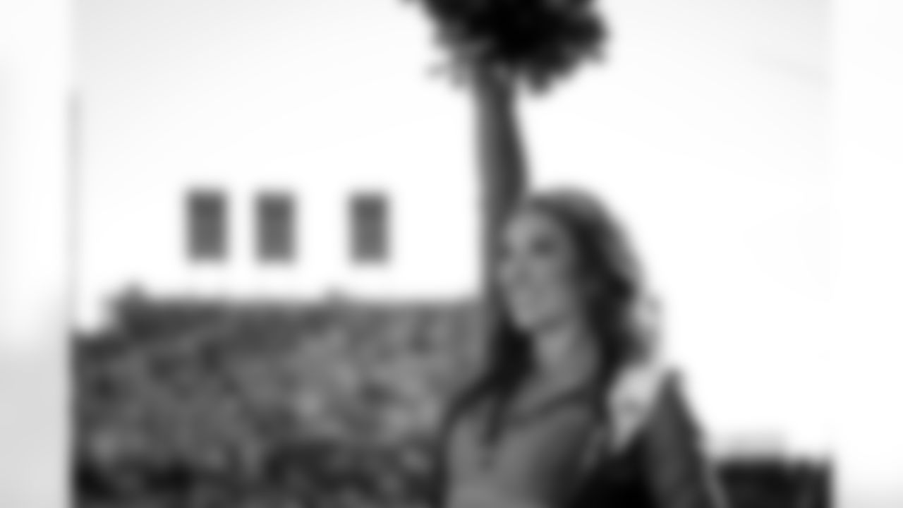 The Denver Broncos Cheerleaders perform during a 2021 Week 3 game against the Jets.