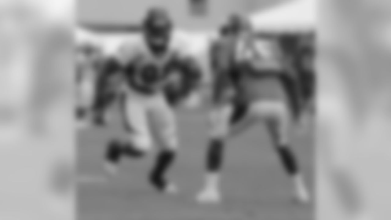 Thomas breaks into his route against Dominique Rodgers-Cromartie.