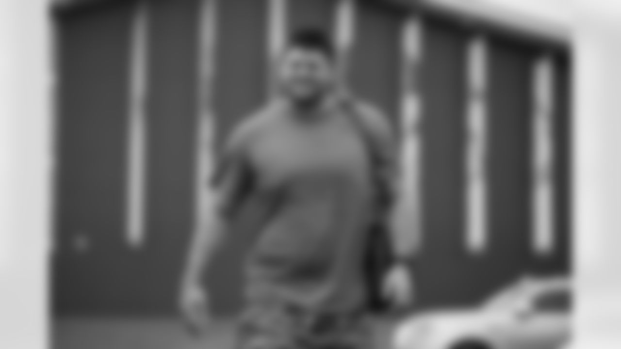 Offensive tackle Jared Veldheer arrives for training camp on July 27, 2018.