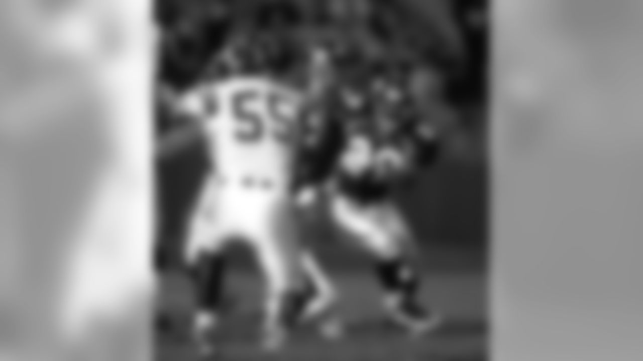 Howard Griffith clears the way for Terrell Davis when the rush is on against the San Diego Chargers at Mile High Stadium in Denver, CO on December 21, 1997.