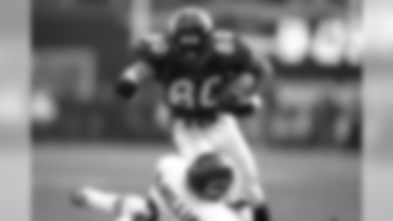 Rod Smith tries to pick up extra yardage after a reception against the Kansas City Chiefs at Mile High Stadium in Denver, CO on December 6, 1998.