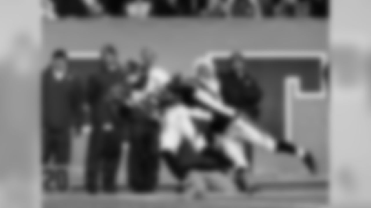 wide receiver Emmanuel Sanders (10)