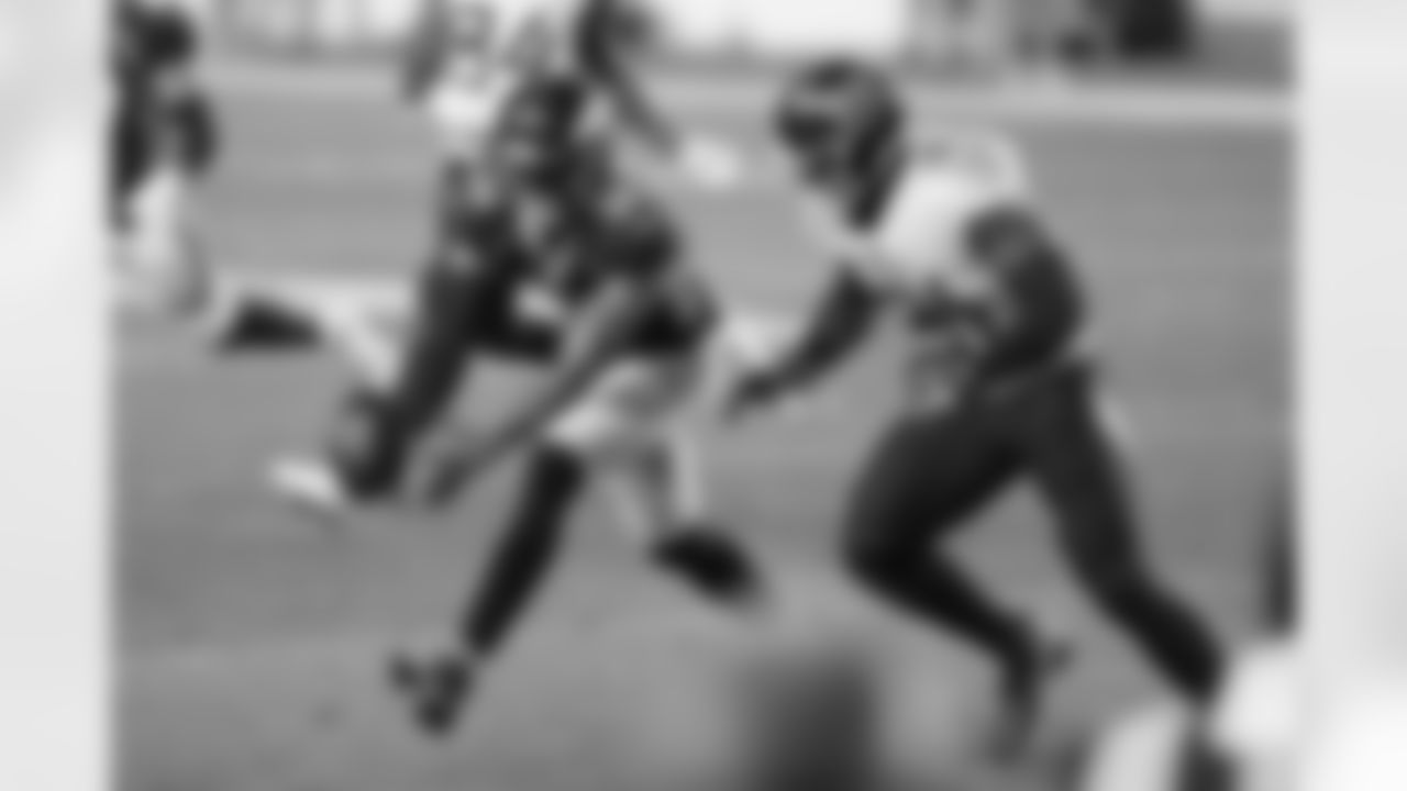 Justin Simmons reaches for but cannot come up with an interception during the second half of the Broncos' Week 1 game against the Tennessee Titans at Empower Field at Mile High in Denver, Colorado, on September 14, 2020. (Photo by Ben Swanson)